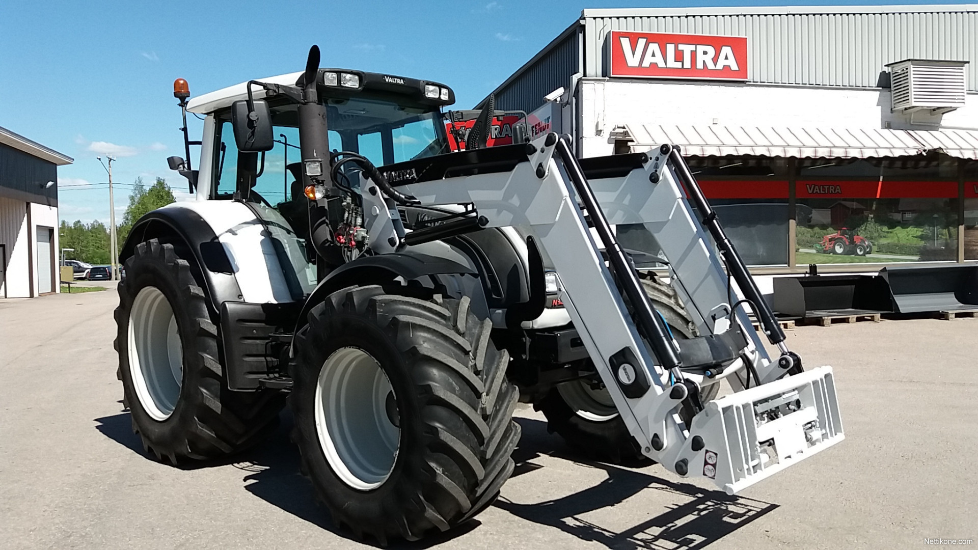 Valtra трактор фото