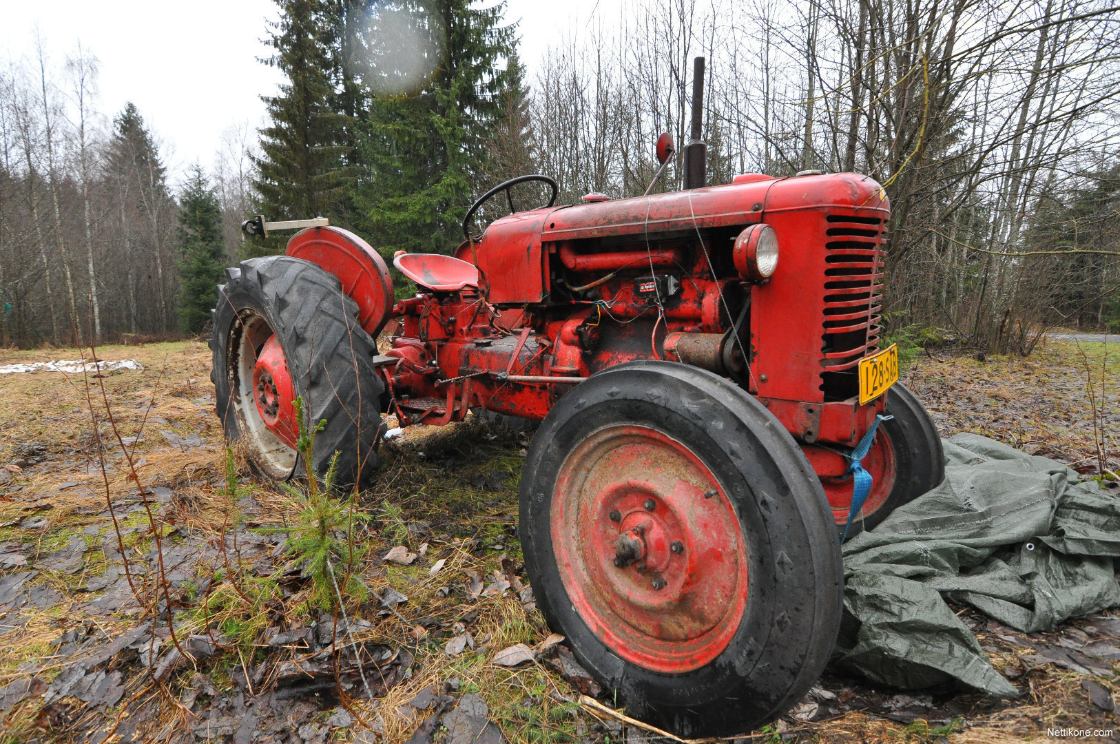 Valmet traktori myydään