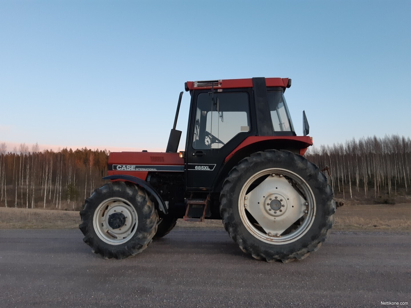 case-ih-685xl-myyd-n-huutokaupassa-traktorit-1989-nettikone