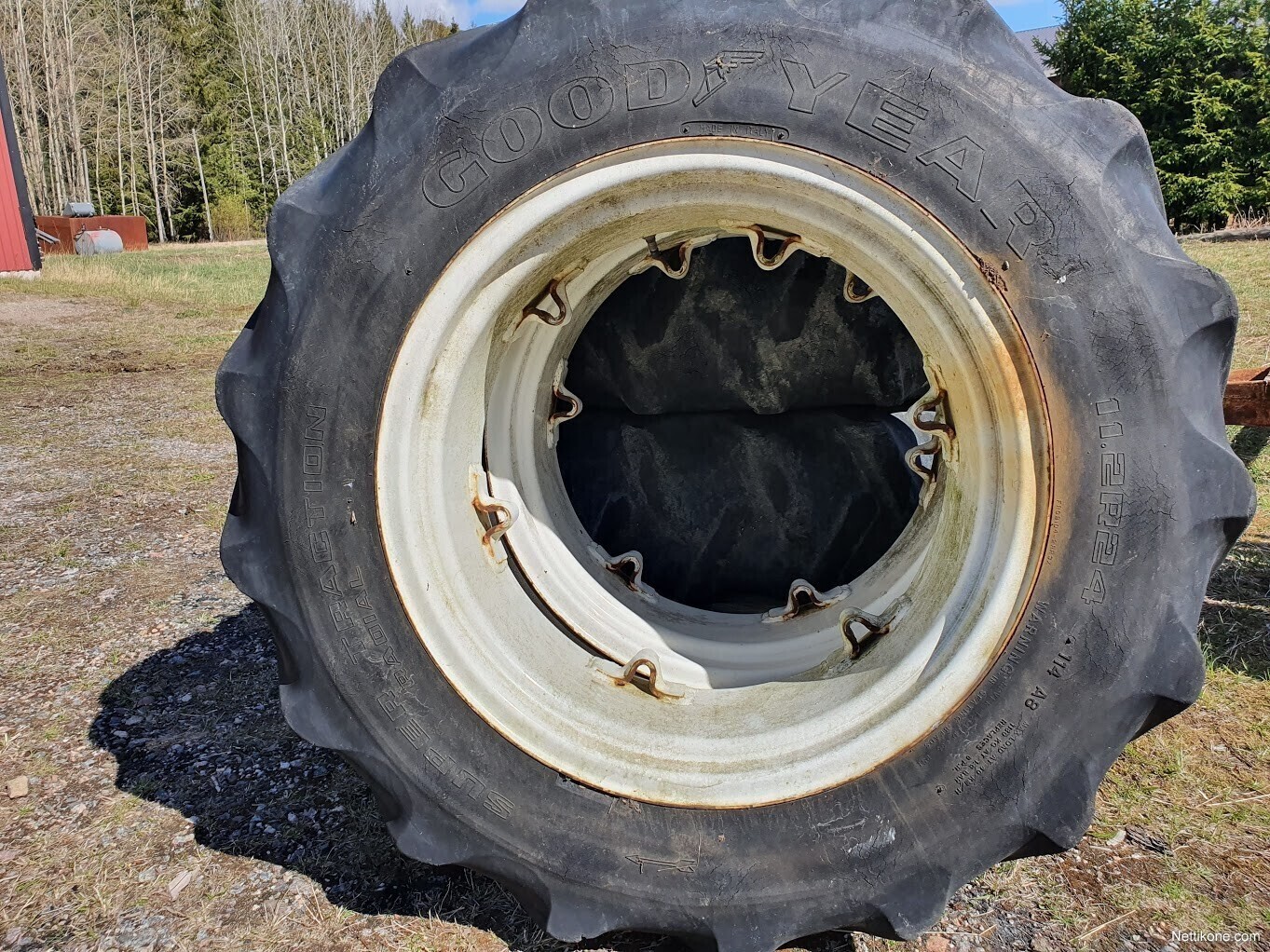 good-year-11-2-x-24-firestone-13-6-x-36-traktorien-lis-varusteet