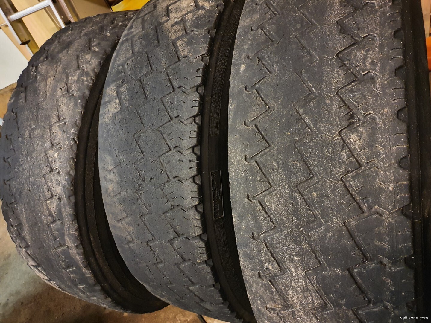 michelin-8-kpl-kuorma-auton-renkaat-kuorma-autot-nettikone