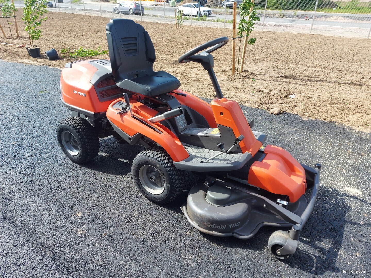 Husqvarna Rider 320 AWD mowers, 2017 - Nettikone