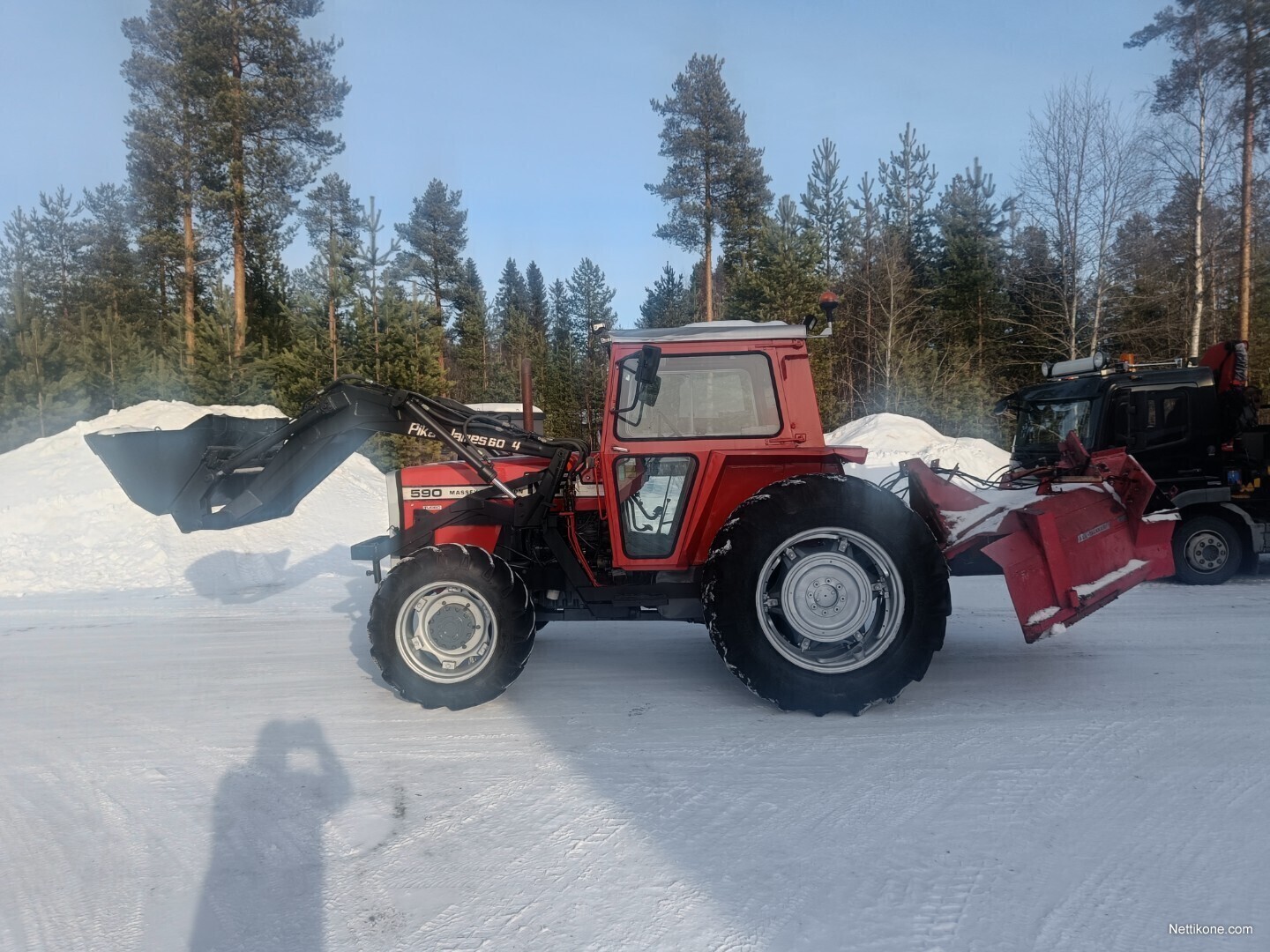 Massey Ferguson 590 ILMAN POHJAHINTAA HUUTOKAUPALLA tractors - Nettikone