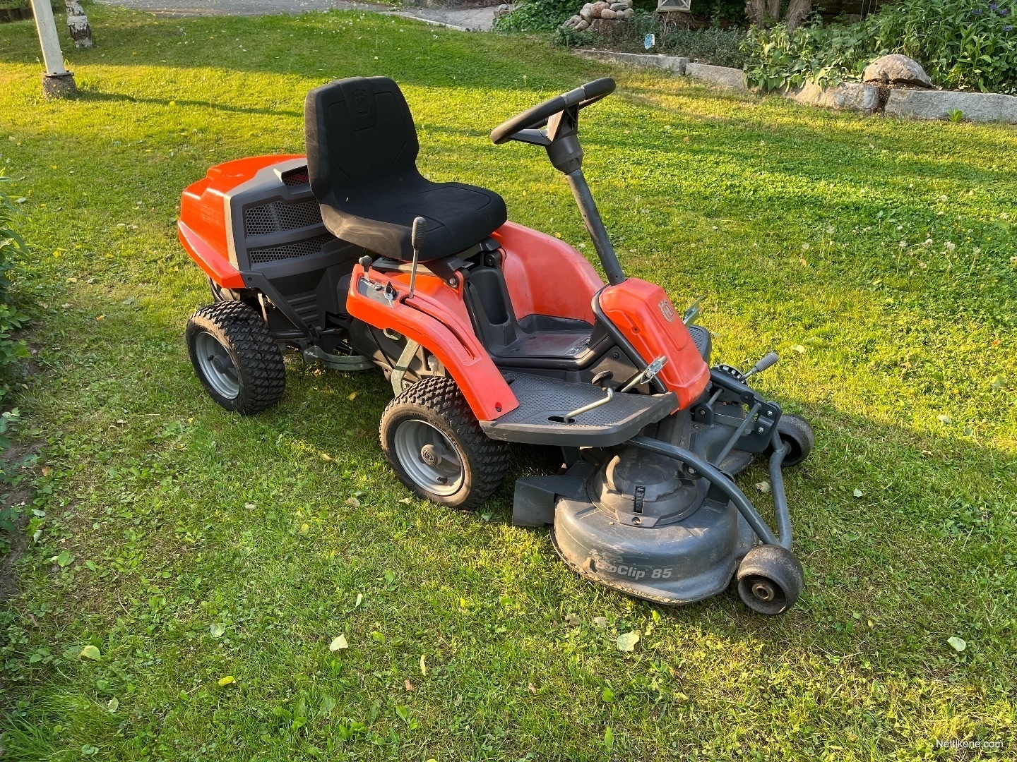 Husqvarna Rider 111B Mowers, 2011 - Nettikone